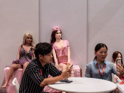 El negocio de los androides es un éxito en Asia. Al año se venden más de 2.000 en Japón y no solamente se utilizan para la práctica sexual
