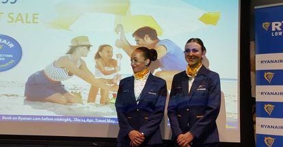 Nuevos uniformes de la tripulación de Ryanair.