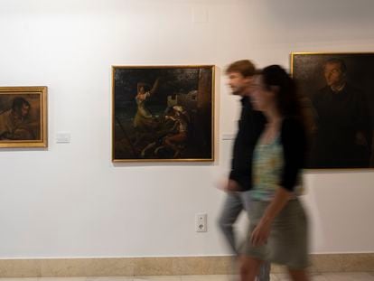 Los tres cuadros expuestos en el museo Ramón Gaya que participaron en la exposición de París en 1937, el pasado 20 de septiembre en Murcia.