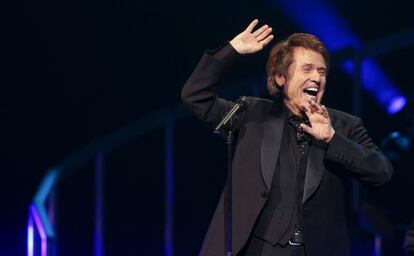 Raphael gesticula en el concierto del lunes.