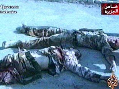 Dos soldados británicos muertos en combate cerca de Basora, en una imagen de la televisión Al Yazira.