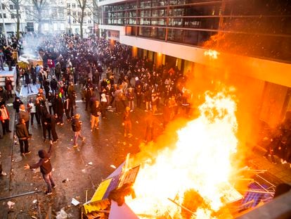 Protesta en Bruselas contra las restricciones tomadas por el Gobierno belga para evitar contagios de covid-19.