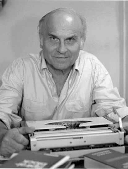 Ryszard Kapuscinski, amb la seva màquina d'escriure.