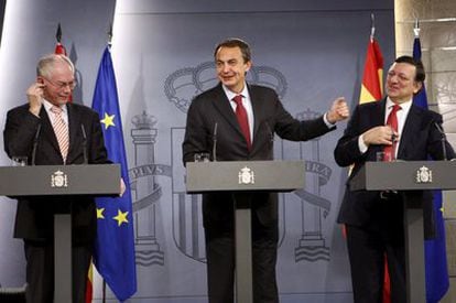 Zapatero, Van Rompuy y Durao Barroso, durante la rueda de prensa que han ofrecido hoy en Madrid.