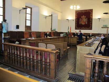 La Audiencia de Granada celebró el pasado viernes el primer juicio por videoconferencia múltiple.