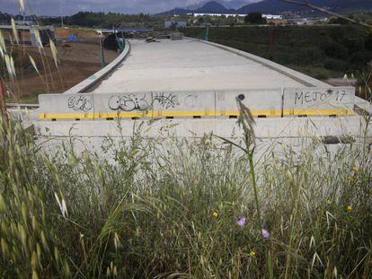 Obras sin acabar de la B-40 en Terrassa.