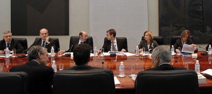 Reunión del gabinete de crisis constituido ayer en La Moncloa bajo la presidencia del presidente José Luis Rodríguez Zapatero.