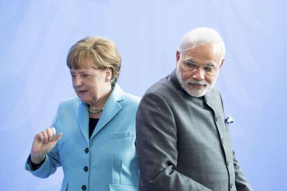 La canciller alemana, Angela Merkel, y el primer ministro indio, Narendra Modi, en una rueda de prensa conjunta el 14 de abril en Berlín.