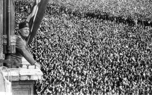 Benito Mussolini y el entusiasmo de las masas.