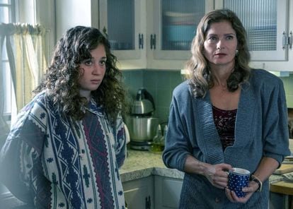 Jill Hennessy (derecha) y Lucia Ryan como esposa e hija de Jackie Rohr. Su historia de sororidad es de lo mejor de la tercera temporada.