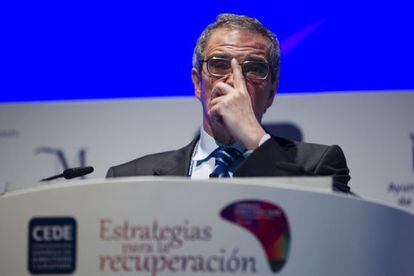 El presidente de Telef&oacute;nica, C&eacute;sar Alierta, durante su intervenci&oacute;n en la jornada de la Confederaci&oacute;n Espa&ntilde;ola de Directivos y Ejecutivos (CEDE).