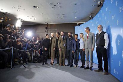 El equipo de la película de Wes Anderson (sexto por la derecha), en el Festival de Cine de de Berlín.