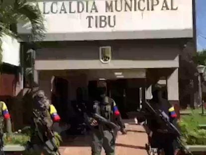 Disidencias patrullan y atemorizan en las calles de Tibú, Santander.