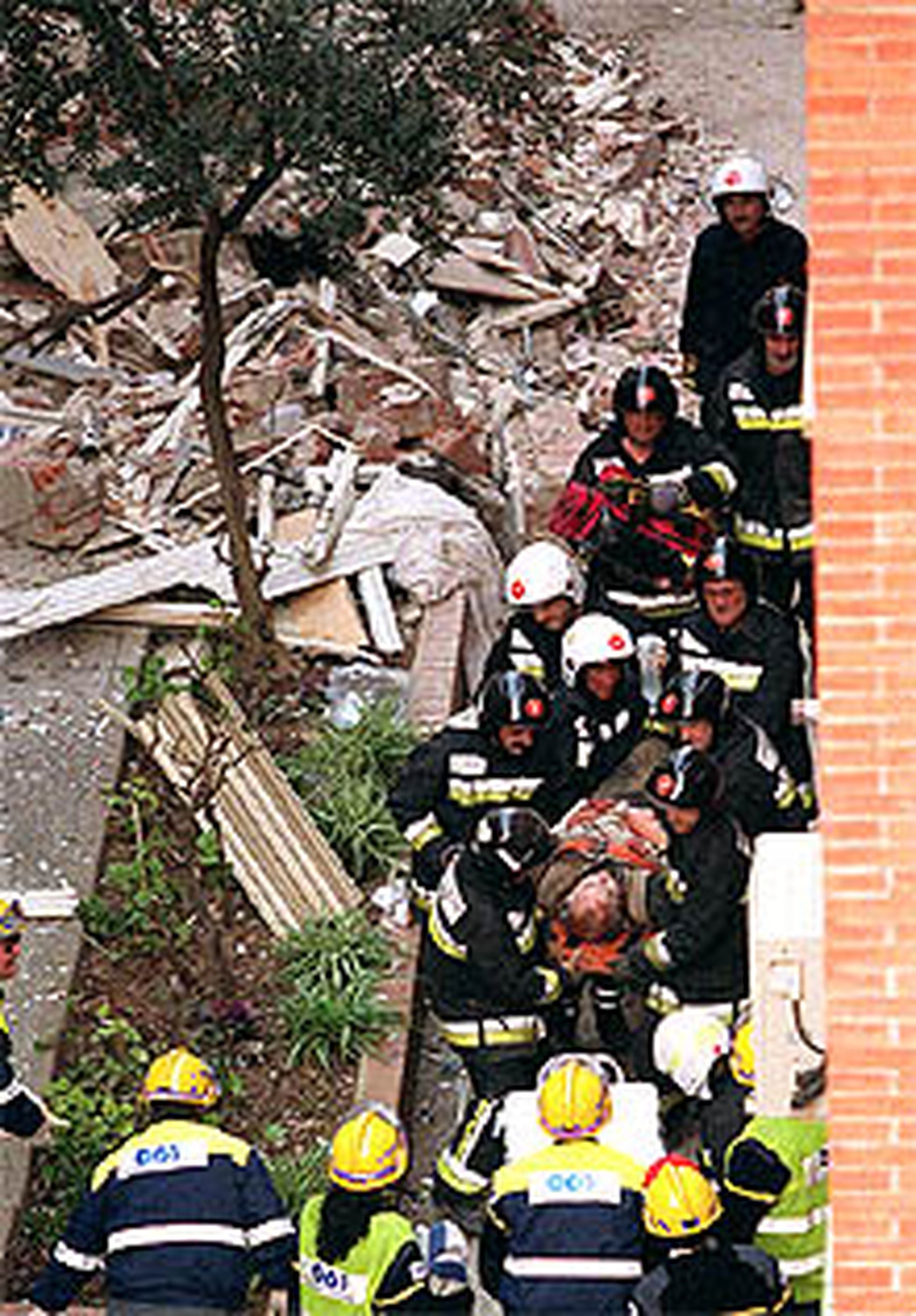 Dos Muertos Y Dos Desaparecidos Por Una Explosión De Gas En Un Edificio ...