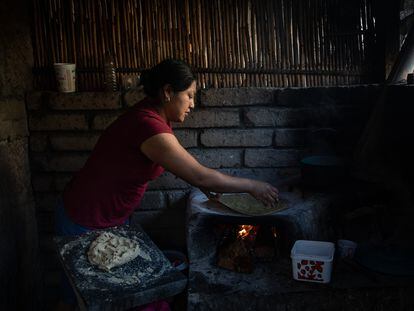 Una mujer mixteca en su casa de Yalalag, Oaxaca.