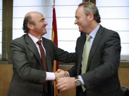 El ministro de Econom&iacute;a, Luis de Guindos, y el presidente valenciano, Alberto Fabra.