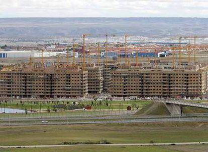 Construcción de viviendas en el término municipal de Seseña (Toledo).