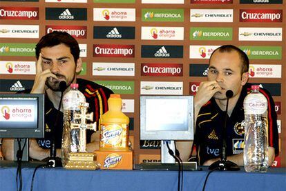 Iker Casillas y Andrés Iniesta, en Murcia.