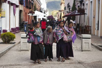 Una familia indígena en San Cristóbal, Chiapas.