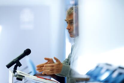 El director del Centro de Coordinación de Alertas y Emergencias Sanitarias, Fernando Simon, durante la rueda de prensa ofrecida este lunes en Madrid para hablar de los últimos datos de la pandemia del coronavirus.
