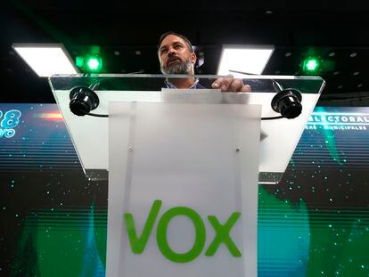 El líder de Vox, Santiago Abascal, comparece ante la prensa para comentar los resultados electorales, el 28 de mayo en Madrid.
