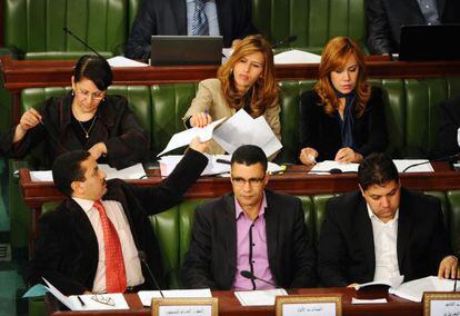 Diputados en la Asamblea Nacional Constituyente de T&uacute;nez durante el debate constitucional, el viernes.