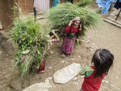Escena diaria en el pueblo de Narapani, en Nepal, uno de los países más afectados por los impactos del cambio climático. 