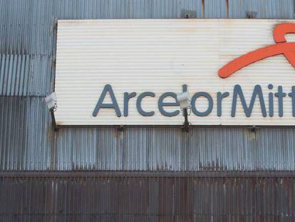 ArcelorMittal gana el 12,7% más y prevé una menor demanda de acero a causa de China