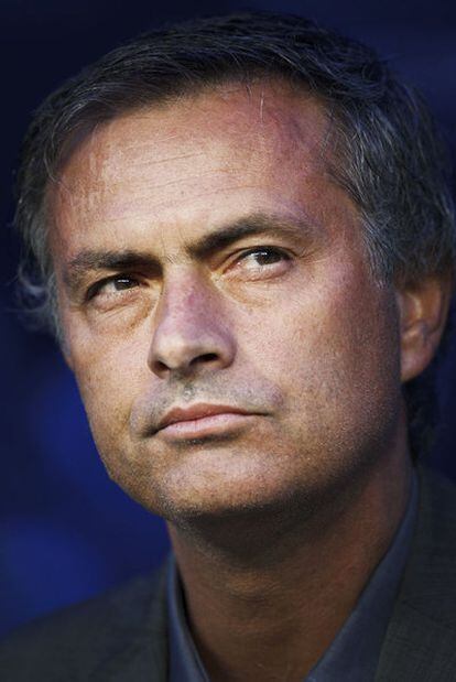 José Mourinho, durante el partido de Liga contra Osasuna en el Bernabéu.