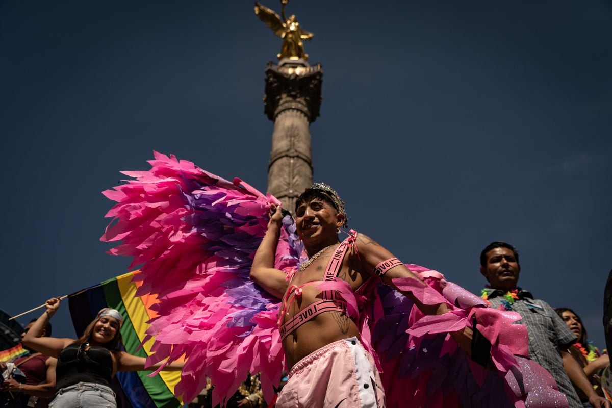 Imágenes De La Marcha Del Orgullo Lgbt En La Ciudad De México Noticiero Abierto De México 6915