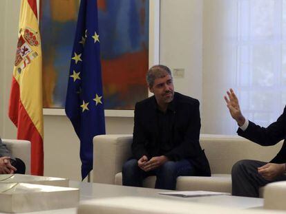 Desde la izquierda: el ex secretario general de CC OO, Ignacio Fern&aacute;ndez Toxo, su sucesor, Unai Sordo, y el presidente del Gobierno, Mariano Rajoy
