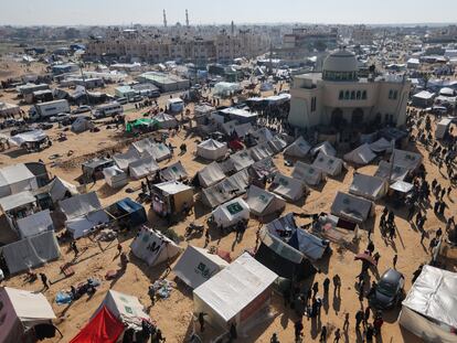 Un campamento para palestinos desplazados desde el norte de la franja de Gaza, este miércoles en Rafah.