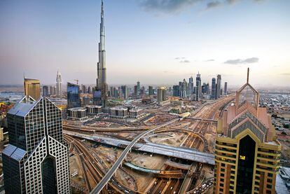 Fotografía de la ciudad de Dubai en la que se aprecia el edificio Burj Dubai, el más alto del mundo