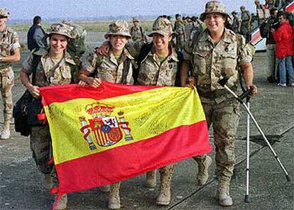 Llegada a España de los primeros 256 soldados de las tropas destacadas en Diwaniya (Irak), pertenecientes a la Brigada Extremadura XI.