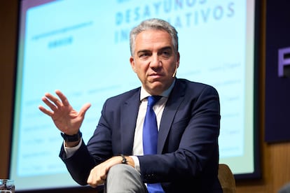 El vicesecretario de Política Autonómica y Municipal y Análisis Electoral del PP, Elías Bendodo, durante el desayuno informativo de Europa Press en la Fundación Cajasol, en Sevilla.