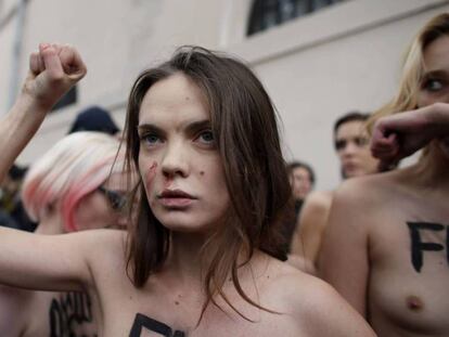 Oxana Shachko, activista de femen, en una protesta en París en 2012.