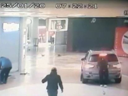 En vídeo, imágenes de la cámara de seguridad que muestran el robo en el centro comercial de Xanadú.