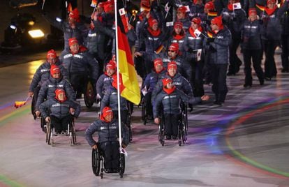 La delegación de Alemania desfila durante la ceremonia de apertura de los Juegos Paralímpicos de Pyeongchang 2018, el 9 de marzo de 2018.