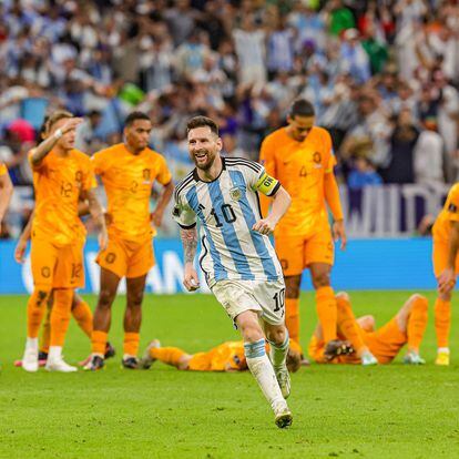 Lionel Messi (10) of Argentina celebrates the teams win on penalties during the FIFA World Cup 2022, Quarter-final football match between Netherlands and Argentina on December 9, 2022 at Lusail Stadium in Al Daayen, Qatar - Photo Nigel Keene / ProSportsImages / DPPI
AFP7 
09/12/2022 ONLY FOR USE IN SPAIN