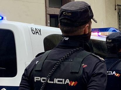 Imagen de un agente de la Policía Nacional en Gran Canaria.