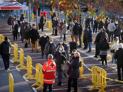 Vacunación masiva sin cita previa en el centro comercial Parc Vallès, en Terrassa (Barcelona).