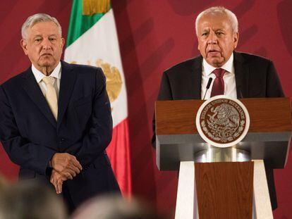 Andrés Manuel López Obrador y Francisco Garduño, en una imagen de archivo.