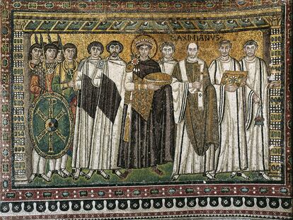 Mosaico bizantino del siglo VI en la Iglesia de San Vital de Rávena, en el que se representa al emperador Justiniano y su corte.