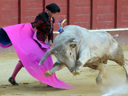 Mari Paz Vega, ante su primer toro de la tarde