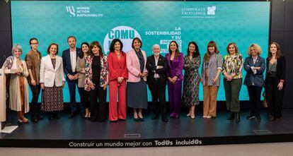 Foto de familia de los representantes de las organizaciones participantes en la presentación de la guía.