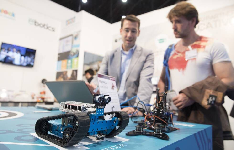 Exhibición de un robot educativo durante la edición anterior de SIMO Educación.