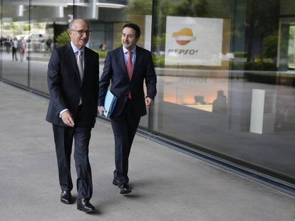  El presidente de Repsol, Antonio Brufau y el consejero delegado, Josu Jon Imaz, a principios de junio