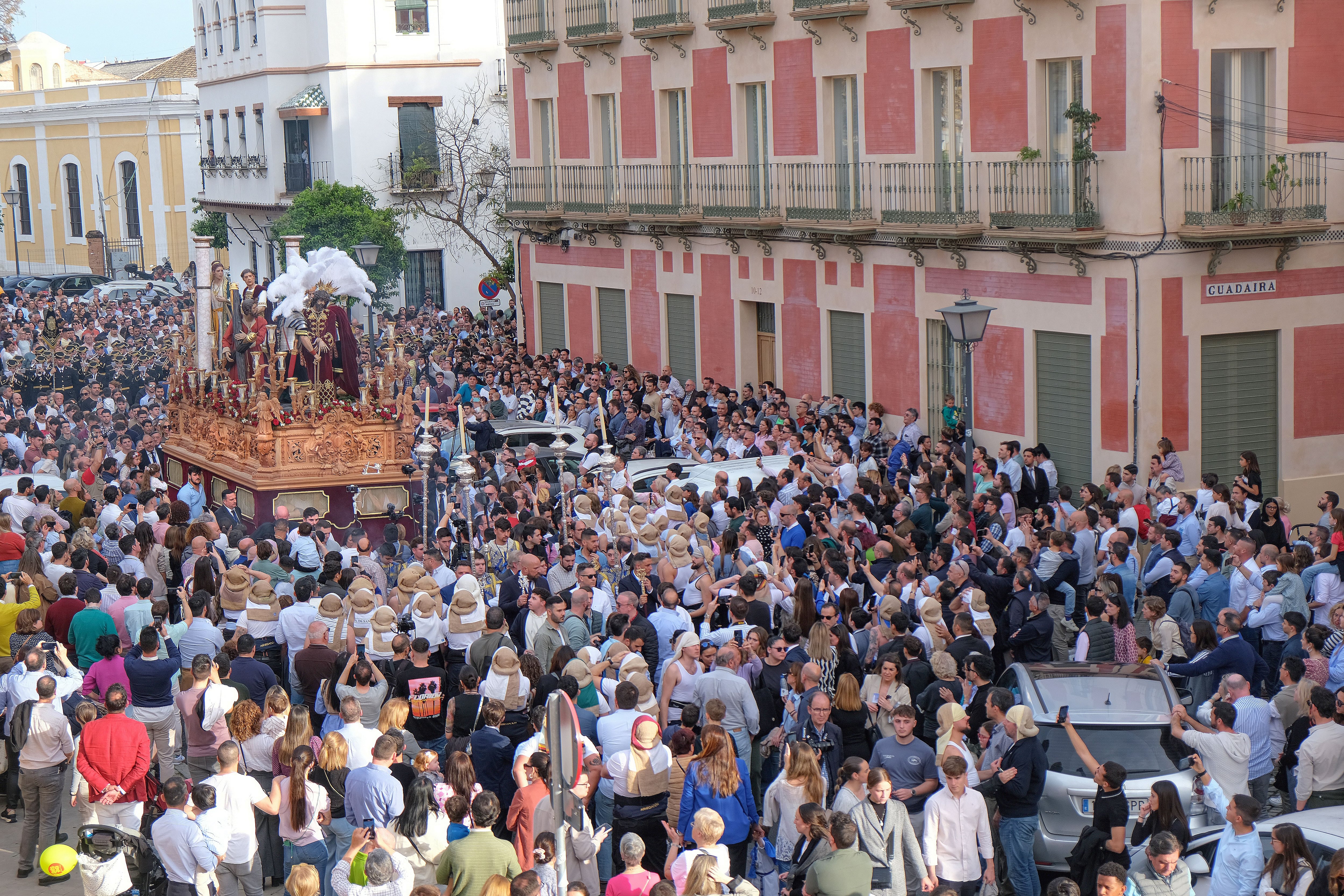 La otra Semana Santa andaluza es civil, tiene cofrades y pasos, pero no curas