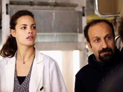 Asghar Farhadi y Bérénice Bejo en un momento del rodaje de 'El pasado'.