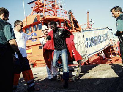 Inmigrantes rescatados por Salvamento Maritimo este viernes.